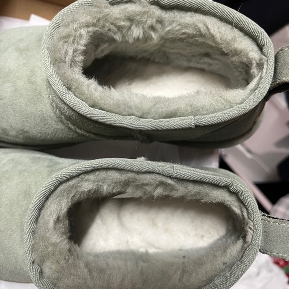Women’s UGG Classic Ultra Mini Boots - Clover size 8 - Picture 5 of 7